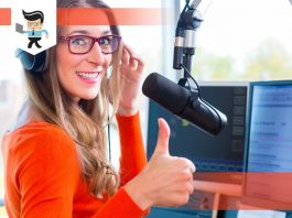 How to make someone mod on discord